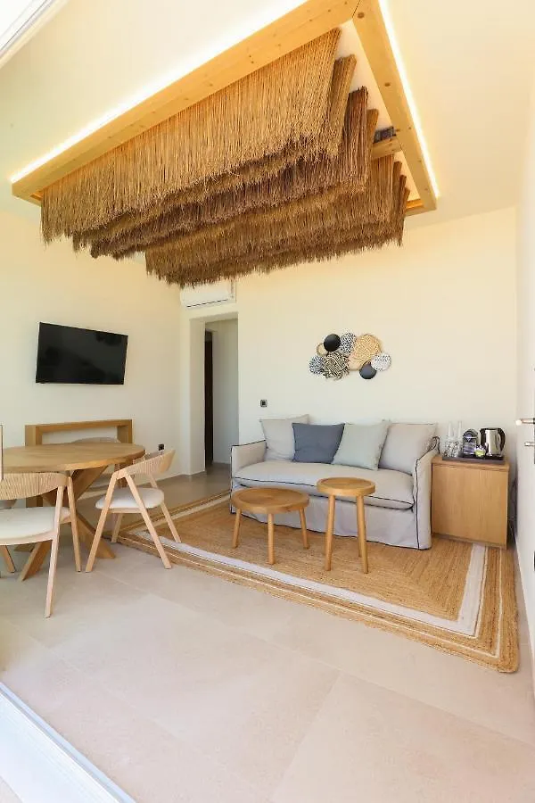 Life Suites Tourlos